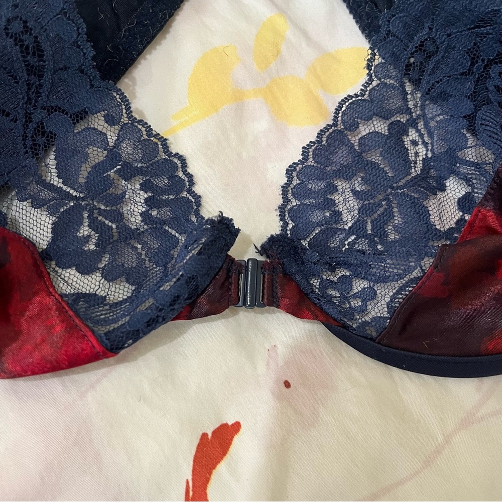 Vintage 90’s Vanity Fair Bra and panty set. Blue /Red satin and lace. Bra- 36C - Picture 3 of 5